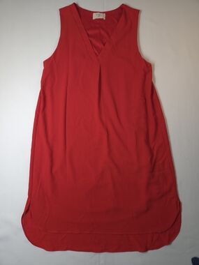 Everly Red Solid Chiffon V-Neck Shift Knee Length Pleated Lined Dress M